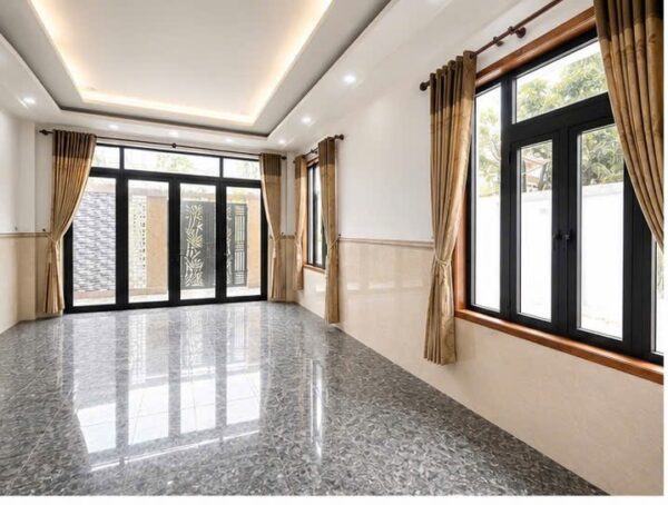 Nhà 3 tầng mặt tiền Lê Thương 200mv, 8600
