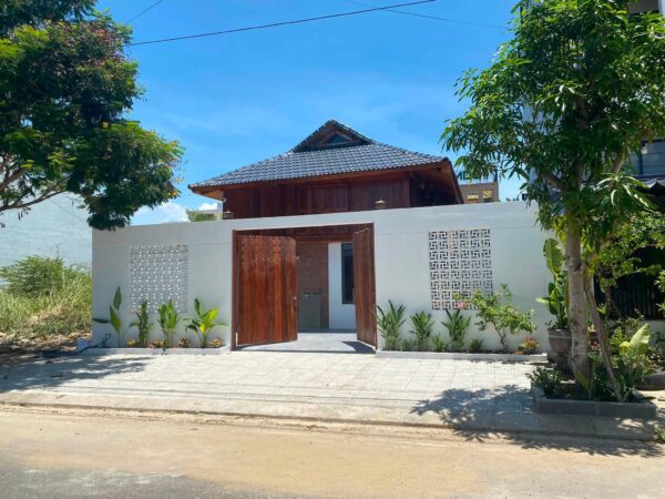 Nhà biệt thự mặt tiền Trần Sâm 180mv, 15ty5