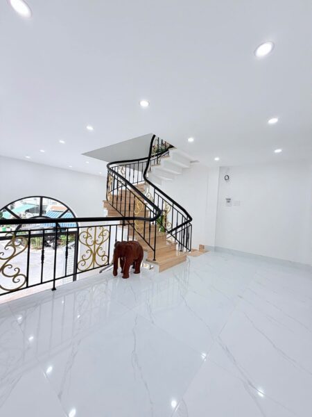 Nhà 2 tầng rưỡi mặt tiền Hà Khê, 60mv, 6750