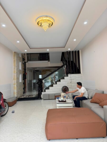Nhà 3 tầng mặt tiền Khúc Hạo 101mv, 12ty5