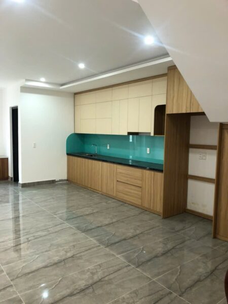 Cho thuê nhà 3 tầng mặt tiền Tú Quỳ 15tr