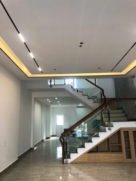 Cho thuê nhà 3 tầng mặt tiền Tú Quỳ 15tr