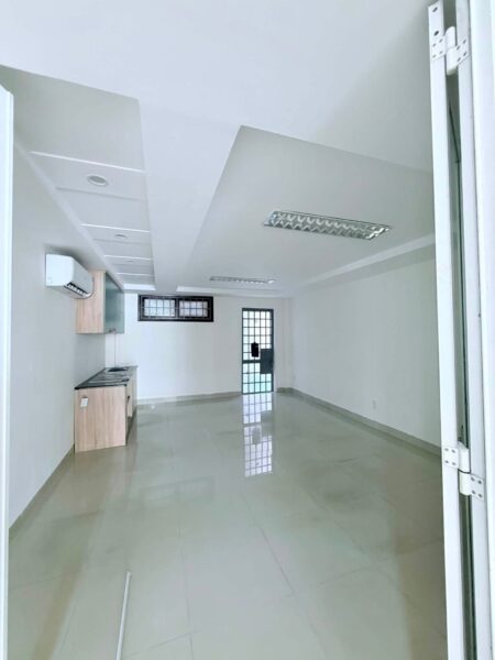 Cho thuê nhà 3 tầng mặt tiền Trần Thánh Tông 35tr