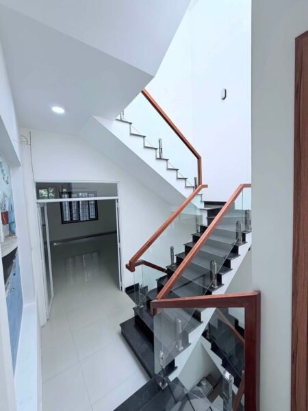Cho thuê nhà 3 tầng mặt tiền Trần Thánh Tông 35tr