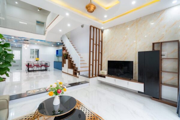 Cho thuê nhà 2 tầng kiệt ô tô Điện Biên Phủ 105mv, 15tr