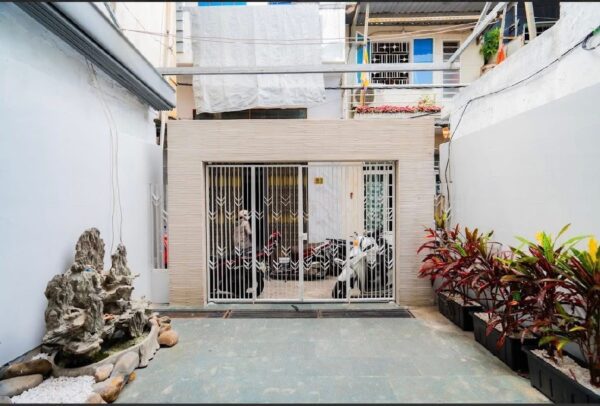 Cho thuê nhà 2 tầng kiệt ô tô Điện Biên Phủ 105mv, 15tr