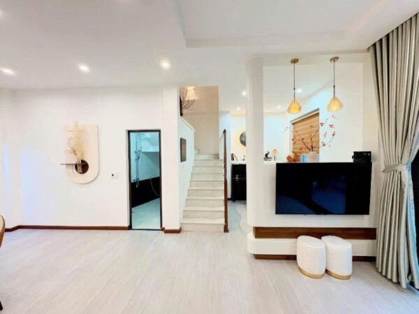 Cho thuê nhà 3 tầng kiệt Hùng Vương 65mv, 36tr