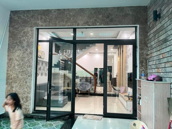 Cho thuê nhà 2 tầng mặt tiền Nguyễn Xiển 22tr