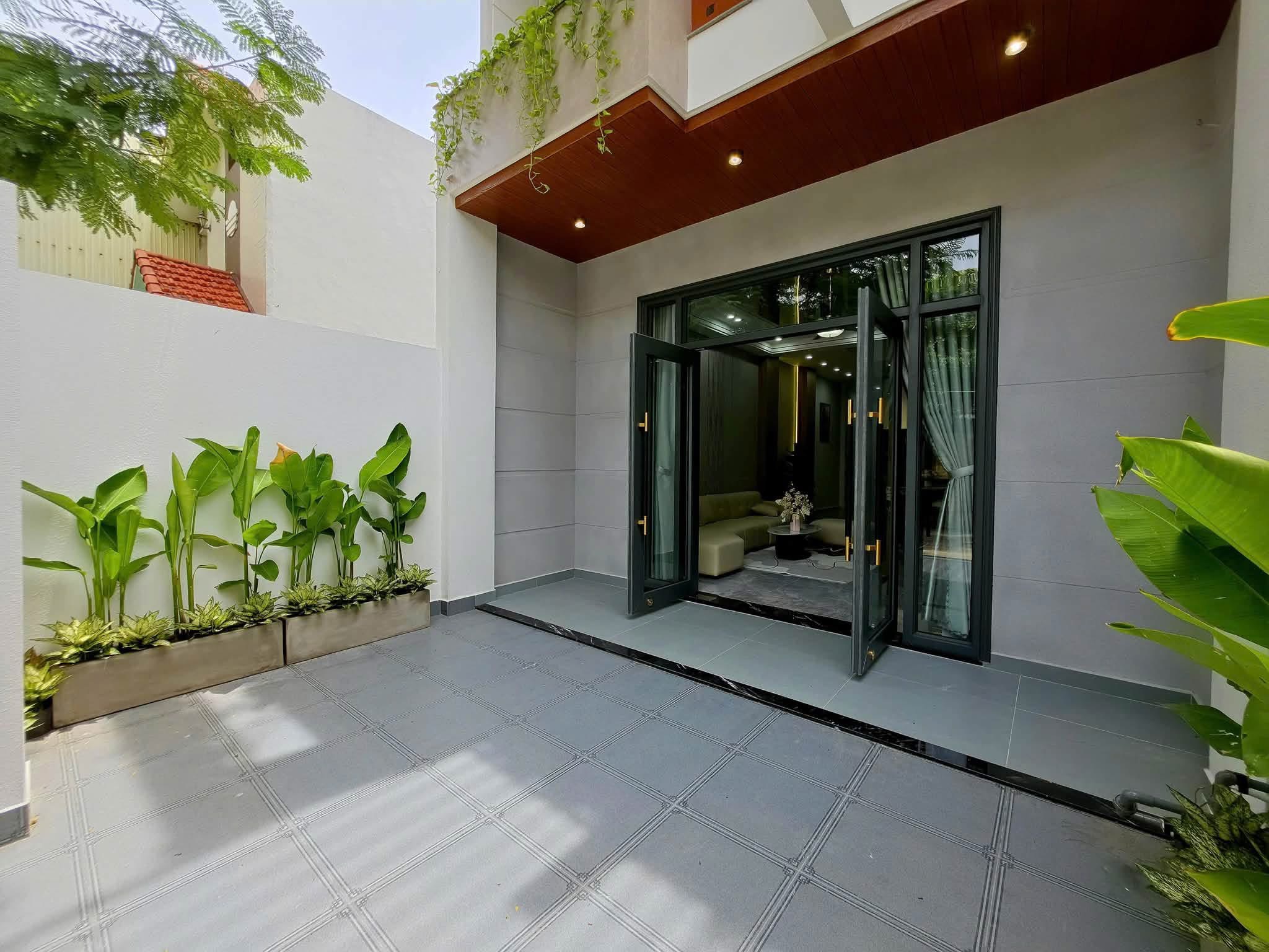 Nhà 3 tầng mặt tiền Phú Xuân 90mv, 8190