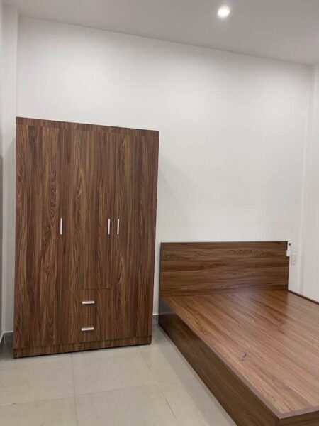 Nhà 3 tầng mặt tiền Lê Văn Sĩ 70mv, 6200