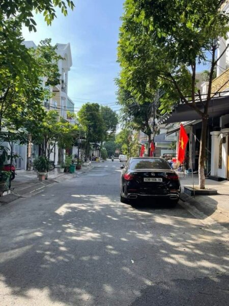 Nhà 3 tầng mặt tiền Lê Văn Sĩ 70mv, 6200