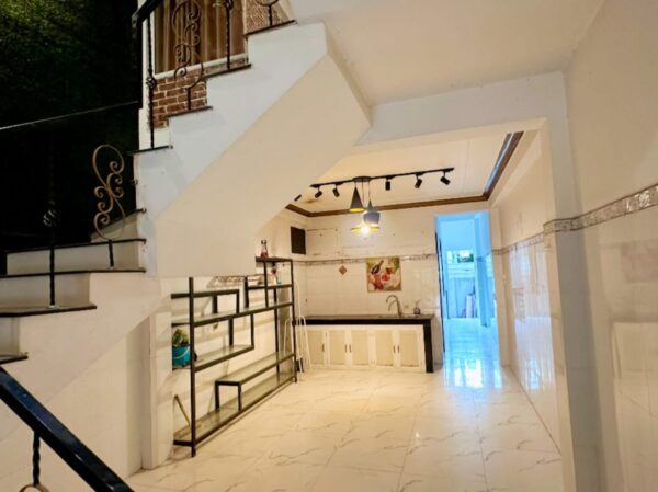 Cho thuê nhà 3 tầng mặt tiền Trần Nhân Tông 15tr