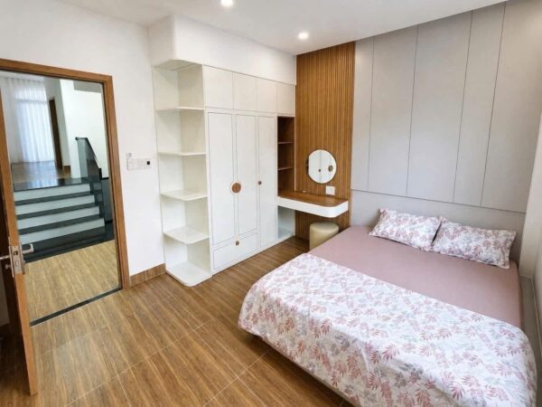 Cho thuê nhà 3 tầng kiệt Ông Ích Khiêm 70mv, 30tr