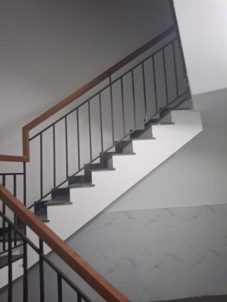 Cho thuê nhà 2 tầng mặt tiền Hoàng Văn Thái 160mv, 20tr