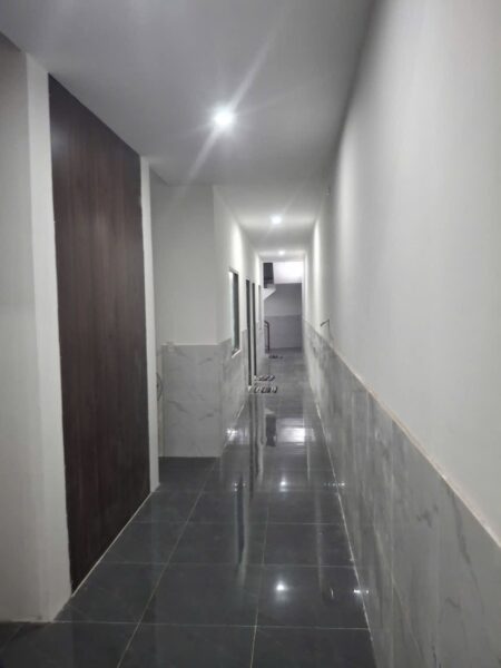 Cho thuê nhà 2 tầng mặt tiền Hoàng Văn Thái 160mv, 20tr