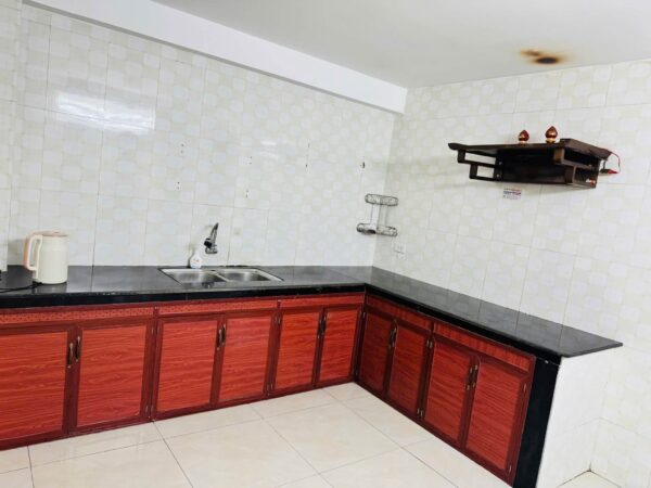 Cho thuê nhà 2 tầng mặt tiền Huỳnh Ngọc Huệ 12tr