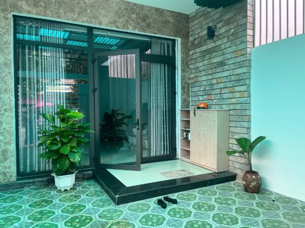 Cho thuê nhà 2 tầng mặt tiền Nguyễn Xiển 75mv, 20tr
