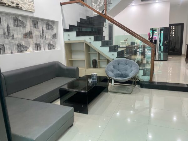 Cho thuê nhà 2 tầng mặt tiền Nguyễn Xiển 75mv, 20tr