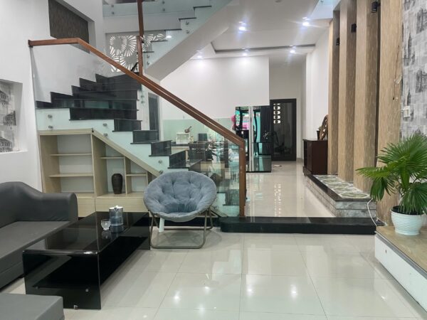 Cho thuê nhà 2 tầng mặt tiền Nguyễn Xiển 75mv, 20tr