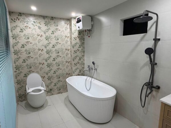 Nhà 2 tầng kiệt ô tô Hoàng Diệu 97mv, 6990