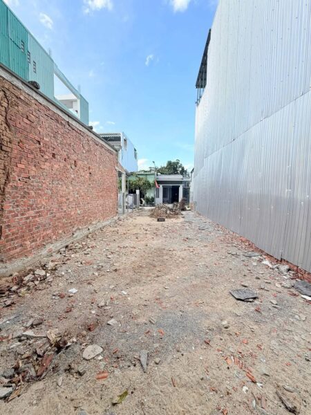 Đất kiệt ô tô Trần Đình Tri, 105mv, 3750