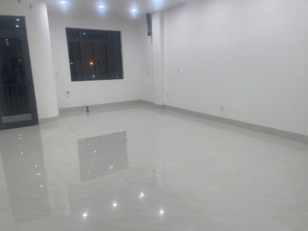 Cho thuê nhà 5 tầng mặt tiền Trần văn Trà 100mv, 21tr