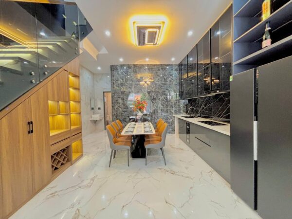 Nhà 3 tầng mặt tiền Phù Đổng, 100mv, 6495