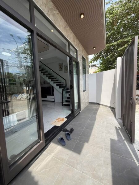 Cho thuê nhà 2 tầng mặt tiền Tô Vĩnh Diện 80mv, 20tr