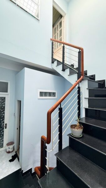 Nhà 2 tầng rưỡi kiệt ô tô Đinh Tiên Hoàng 50mv, 3750