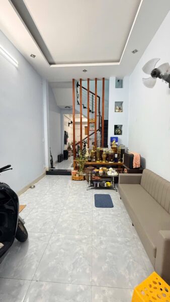 Nhà 2 tầng rưỡi kiệt ô tô Đinh Tiên Hoàng 50mv, 3750
