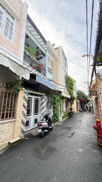 Nhà 2 tầng rưỡi kiệt ô tô Đinh Tiên Hoàng 50mv, 3750