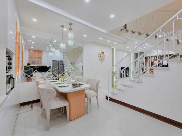 Nhà 4 tầng mặt tiền trưng nữ vương 50mv, 9590