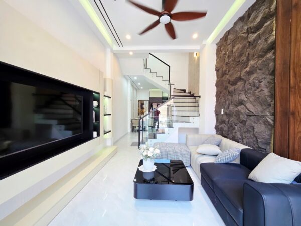 Nhà 3 tầng kiệt ô tô Cù Chính Lan 57mv, 5250