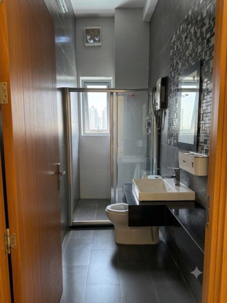 Cho thuê nhà 3 tầng mặt tiền Khuê Mỹ Đông 300mv, 32tr