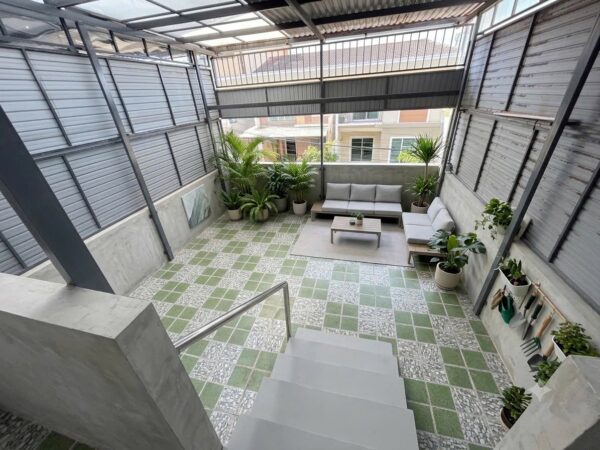 Cho thuê nhà 3 tầng mặt tiền Khuê Mỹ Đông 300mv, 32tr