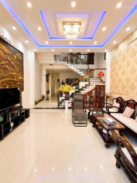 Nhà 3 tầng mặt tiền Nguyễn Khang 95mv, 7700