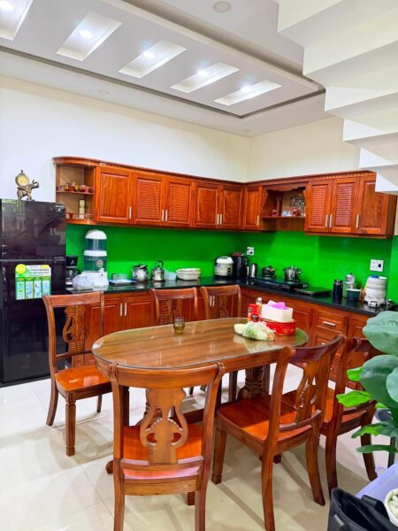 Nhà 3 tầng mặt tiền Nguyễn Khang 95mv, 7700