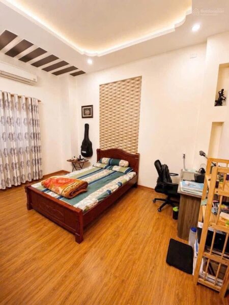 Nhà 3 tầng mặt tiền Nguyễn Khang 95mv, 7700