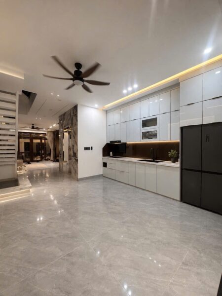 Cho thuê nhà 4.5tang mặt tiền Bàu Mạc 38tr