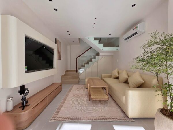 Nhà 4 tầng mặt tiền Nguyễn Hoàng 30mv, 7750