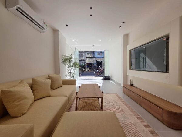Nhà 4 tầng mặt tiền Nguyễn Hoàng 30mv, 7750