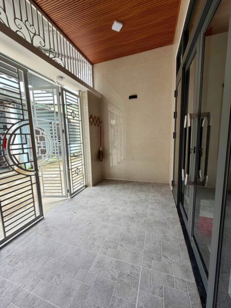 Cho thuê nhà 3 tầng kiệt ô tô Nguyễn Công Hãn 55mv, 15tr