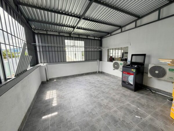 Cho thuê nhà 3 tầng kiệt ô tô Nguyễn Công Hãn 55mv, 15tr