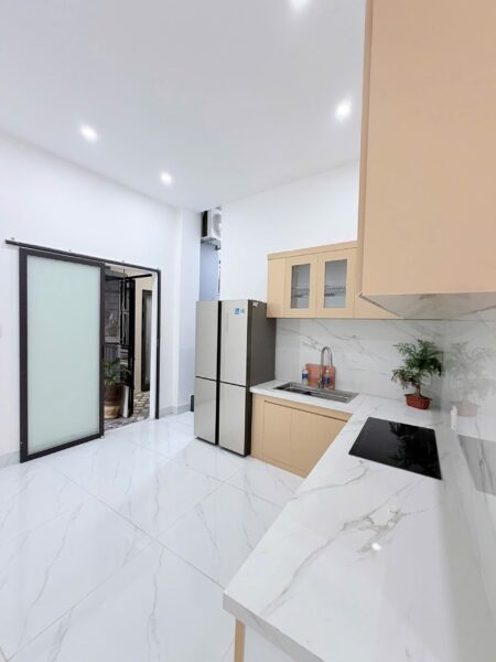 Nhà 3 tầng mặt tiền Hoàng Diệu 76mv, 11ty8