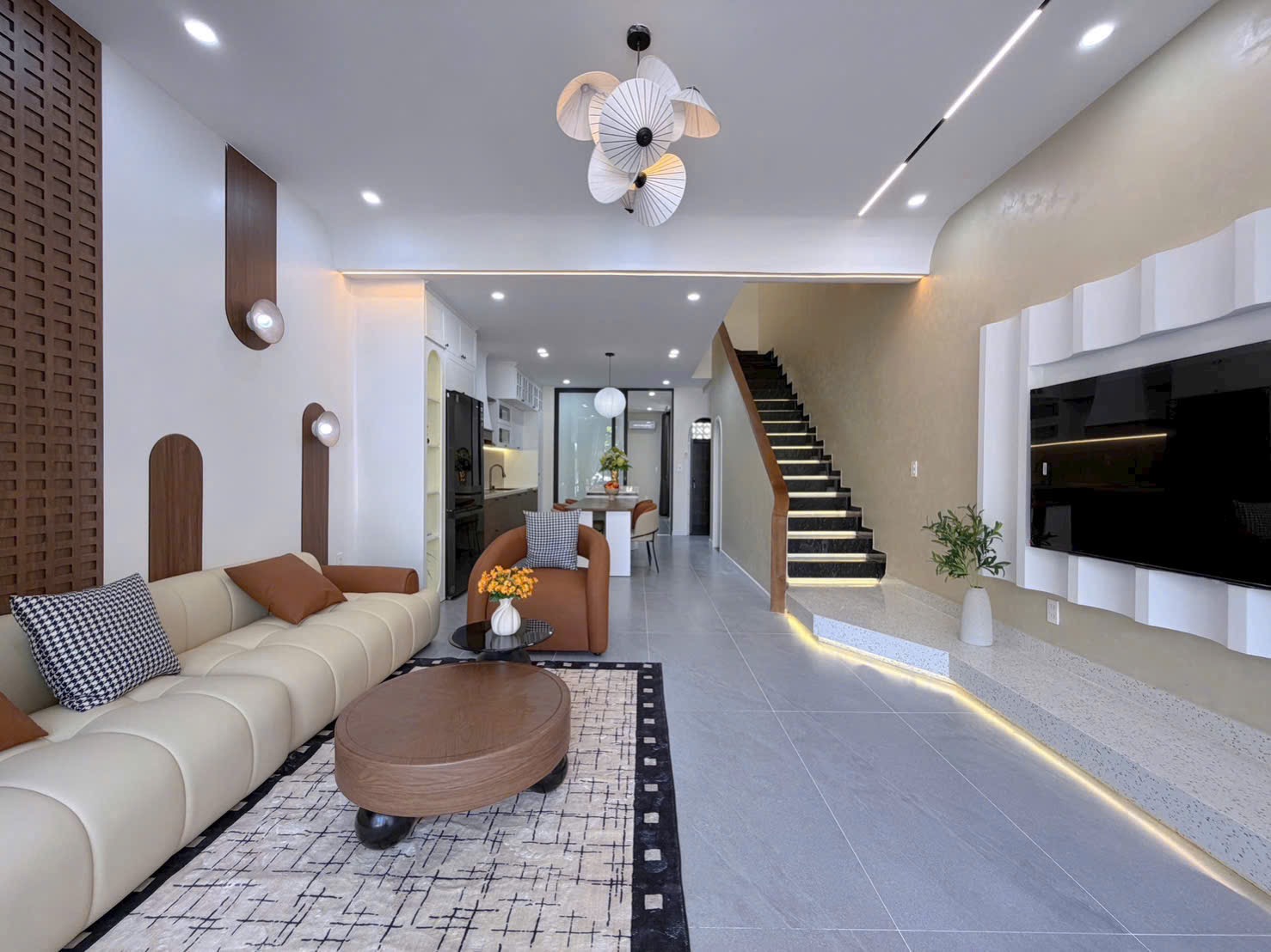 Nhà 3 tầng mặt tiền Thanh lương 100mv, 8450