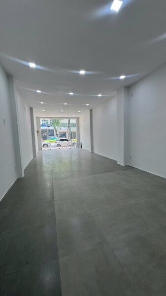 Nhà 3 tầng mặt tiền Nguyễn Văn Linh 105mv,34ty