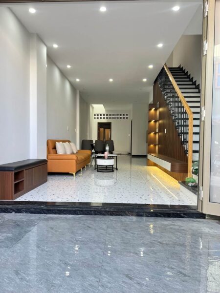 Nhà 3 tầng kiệt ô tô Lê Duẩn 87mv, 5800