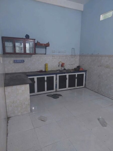 Cho thuê nhà 2 tầng mặt tiền Yên Thế 140mv, 15tr