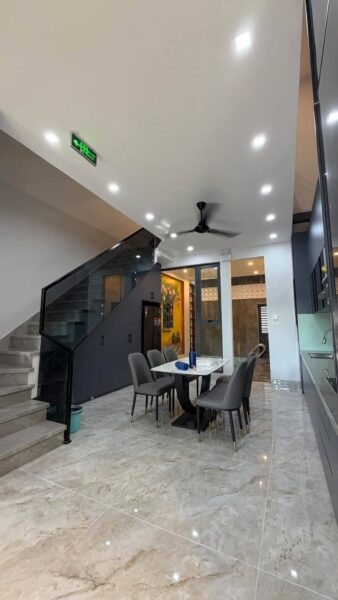 Cho thuê nhà 3 tầng mặt tiền Trần Nguyên Đán, 37tr
