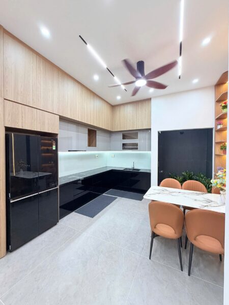 Cho thuê nhà 3 tầng mặt tiền Nguyễn Phước Nguyên 26tr